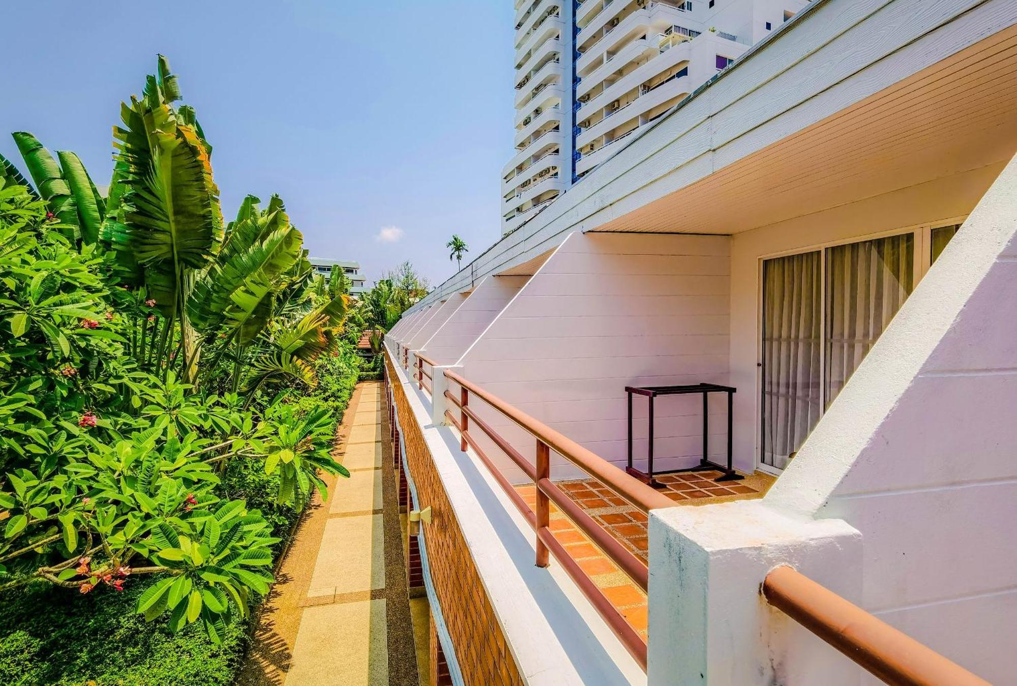 Patong Resort Hotel - Sha Extra Plus Exterior foto